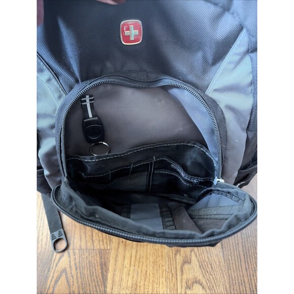 Swiss Gear Airflow Tech  Backpack - Picture 6 of 7